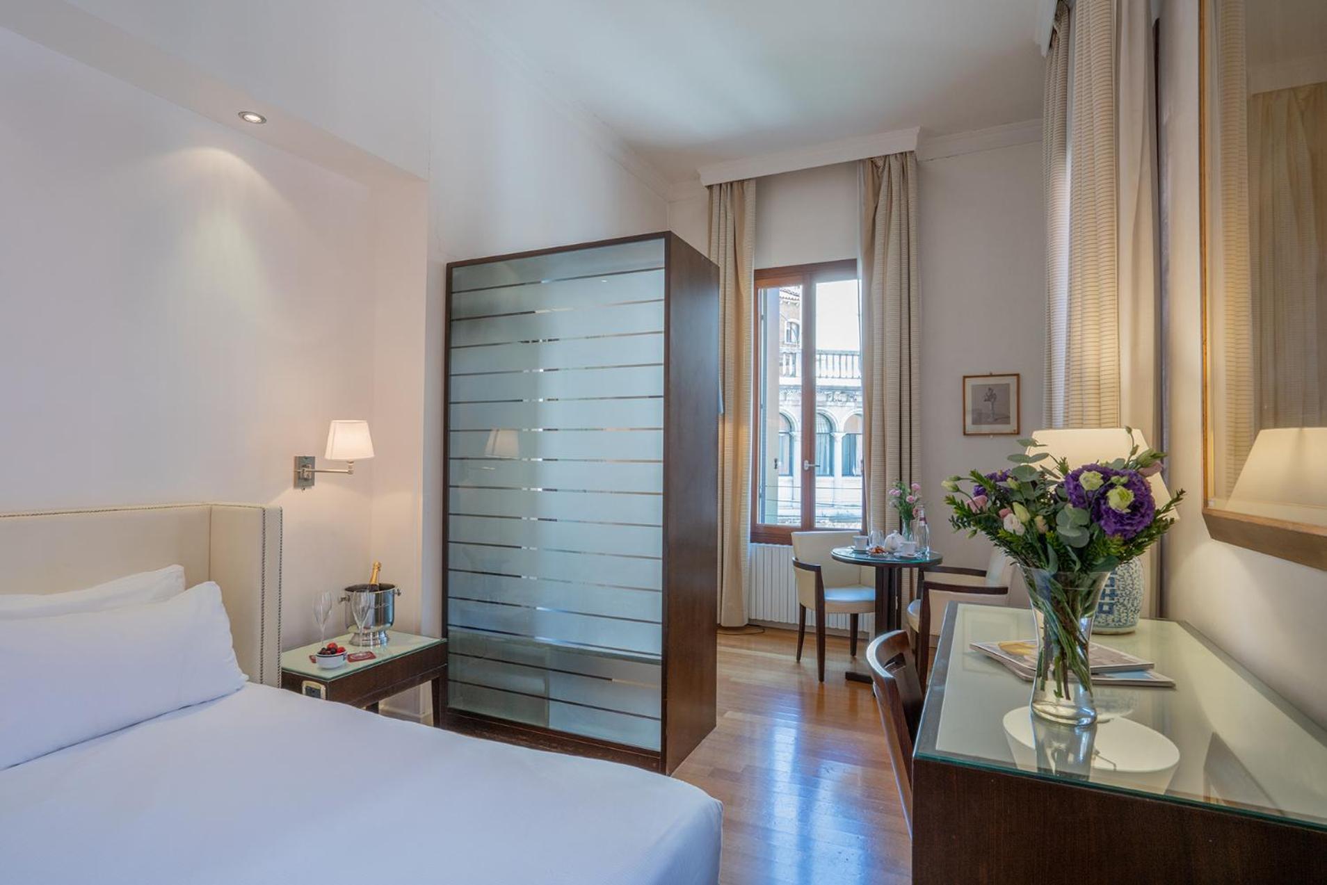 Отель Residenza San Marco " La Padrona" Венеция Экстерьер фото