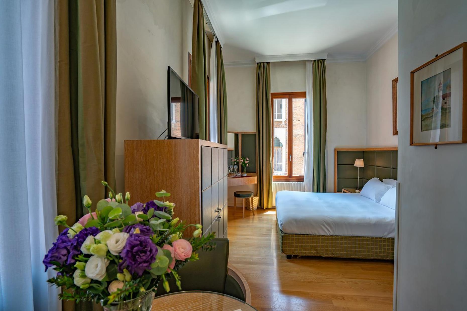 Отель Residenza San Marco " La Padrona" Венеция Экстерьер фото