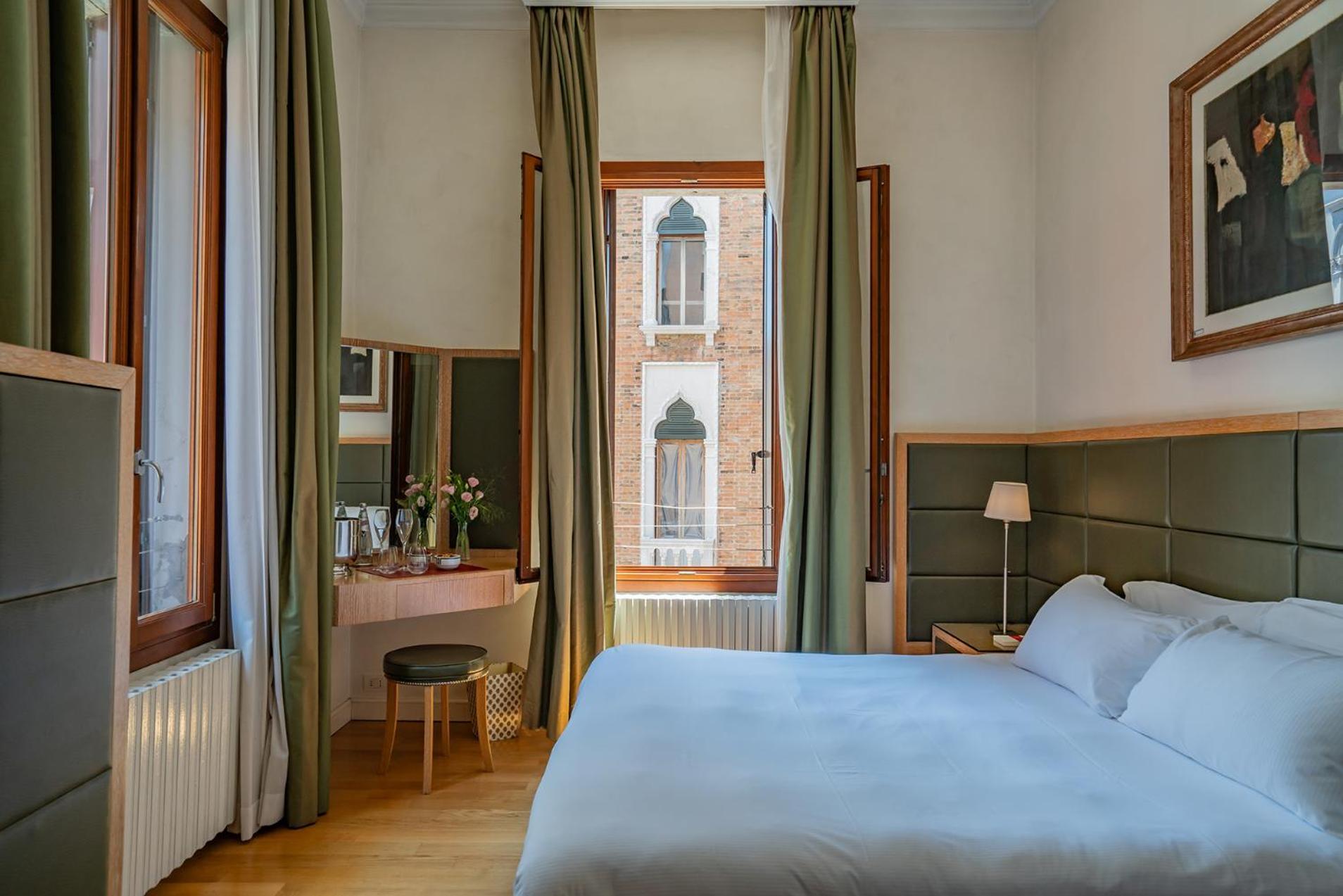 Отель Residenza San Marco " La Padrona" Венеция Экстерьер фото